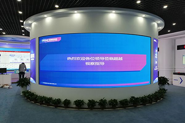 室內選擇P3LED顯示屏好還是拼接屏好？