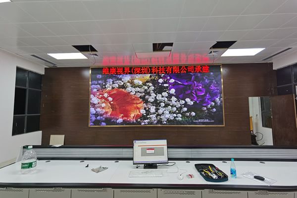 一套常見的室內(nèi)LED顯示屏系統(tǒng)包括哪些設(shè)備？