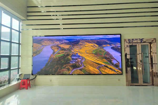 會議室LED顯示屏用P1.53的好，還是P1.86的好？