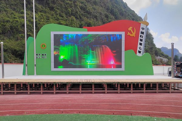 學(xué)校晚會(huì)舞臺(tái)用多大的LED顯示屏合適？