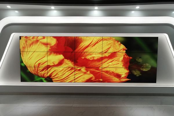 網(wǎng)絡(luò)直播間背景墻用液晶拼接屏好，還是LED顯示屏好？